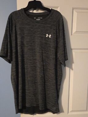 Under Armour Men’s Black Heathered Short Sleeve Performance Tee